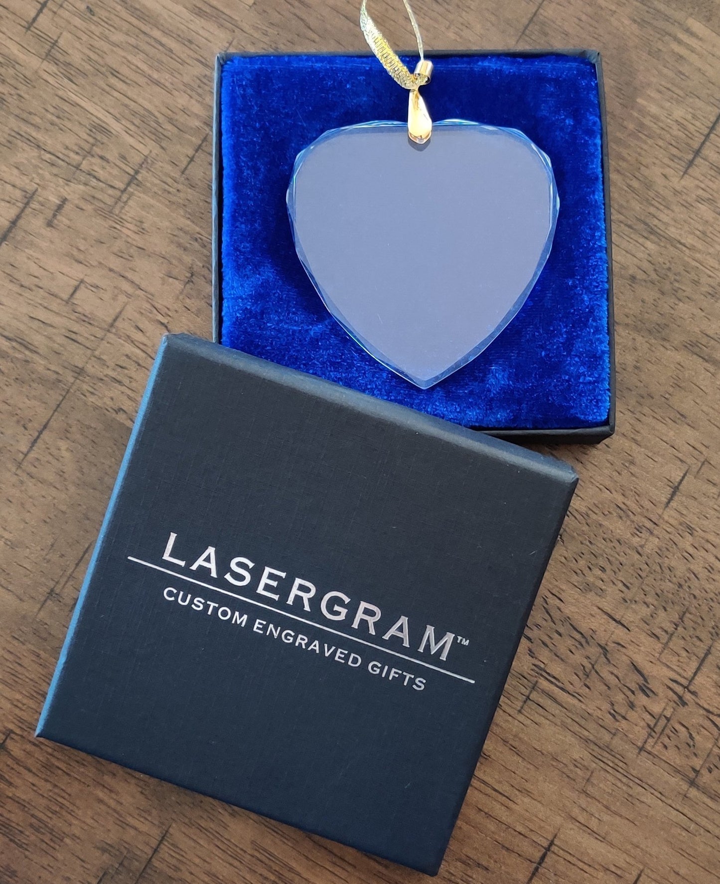 LaserGram Christmas Ornament, Grad Cap Class of 2020, Personalized Engraving Included (Heart Shape)